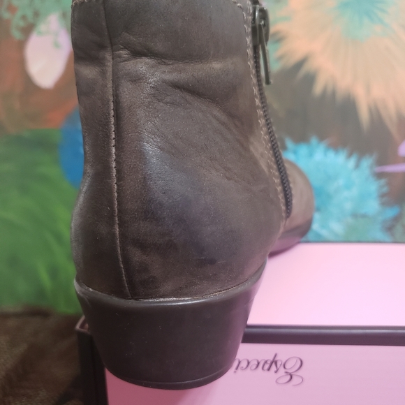 Leather/Suede Ankle Boots. - Picture 7 of 14